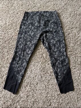 lululemon athletica Black & Gray Printed Leggings